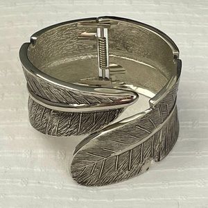 Feather bracelet